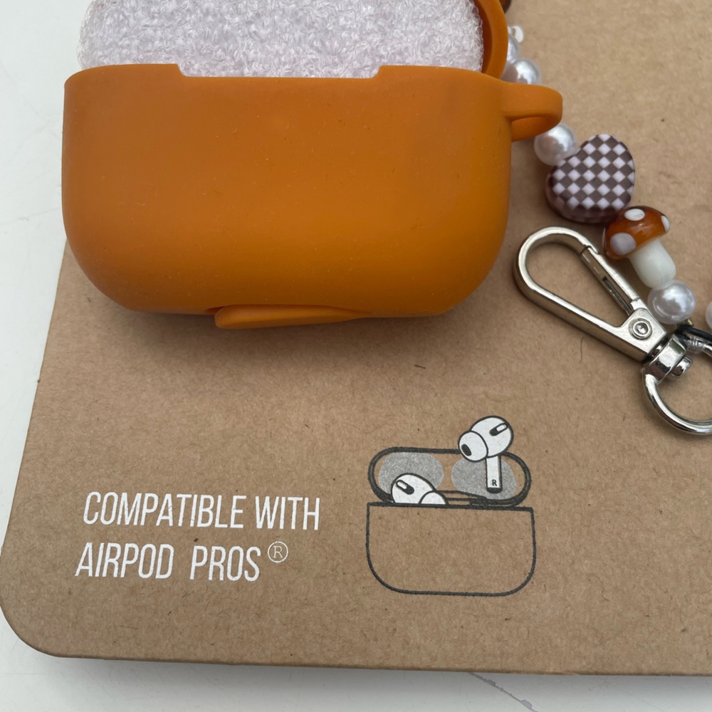 NWT Urban Outfitters Orange Heart Bead AirPods Pro Case - Picture 5 of 8